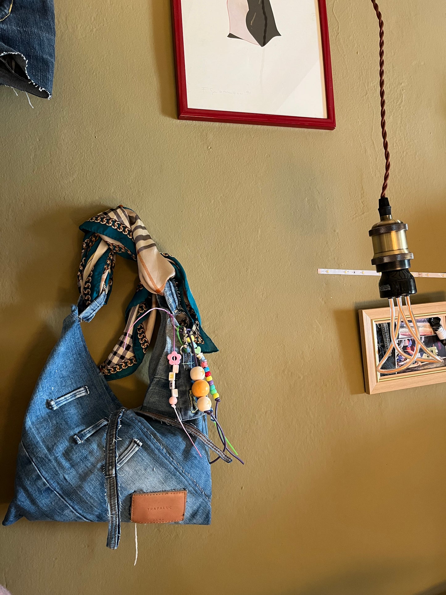 Jeans & Foulard Chain Shoulder