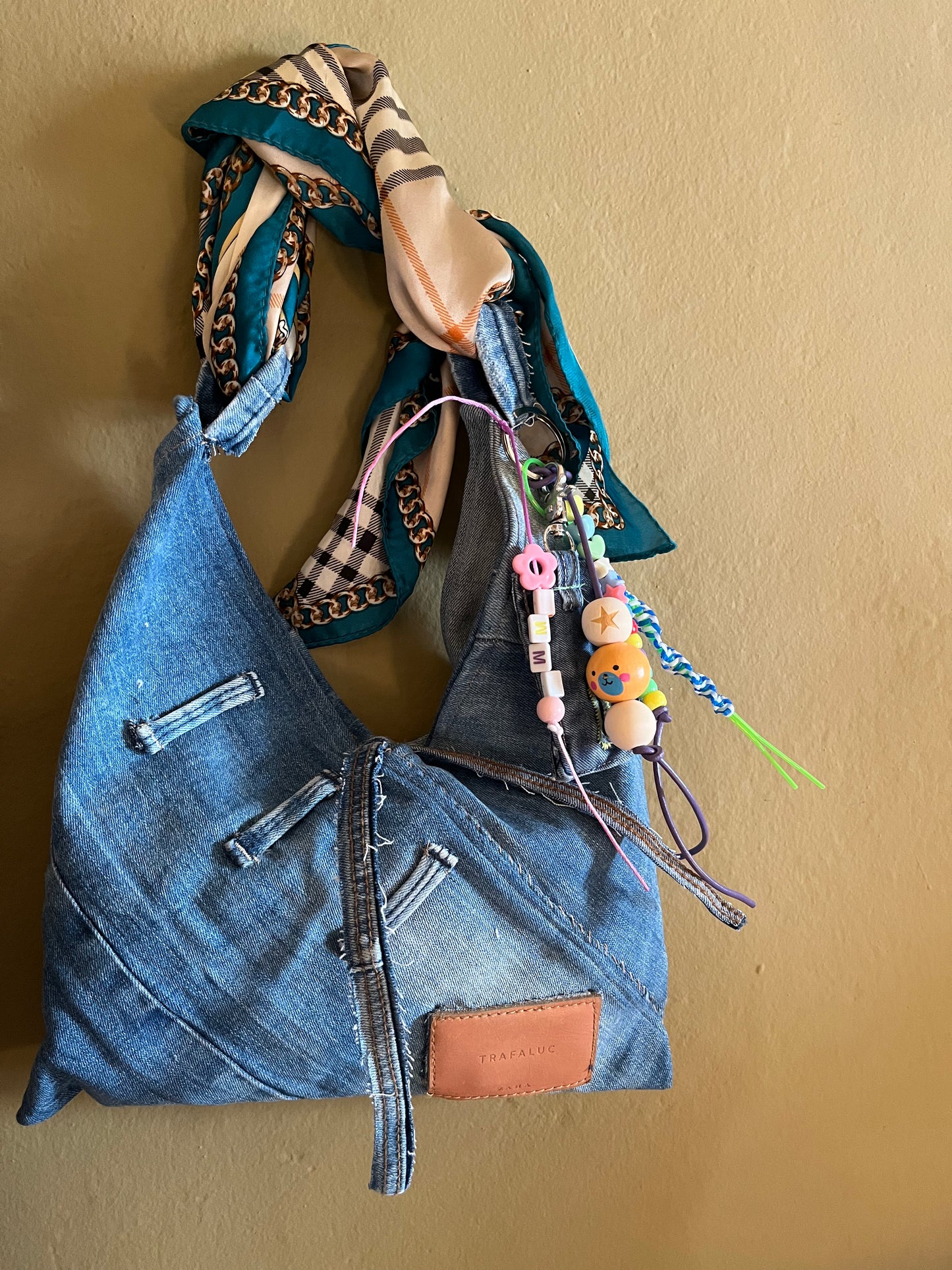 Jeans & Foulard Chain Shoulder